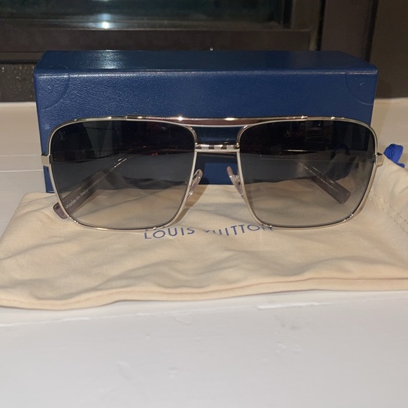 ❗️MENS LV ATTITUDEDE SUNGLASSESS❗️ - Picture 4 of 10